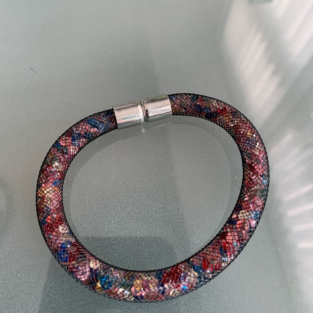 Bracelet with magnetic closure